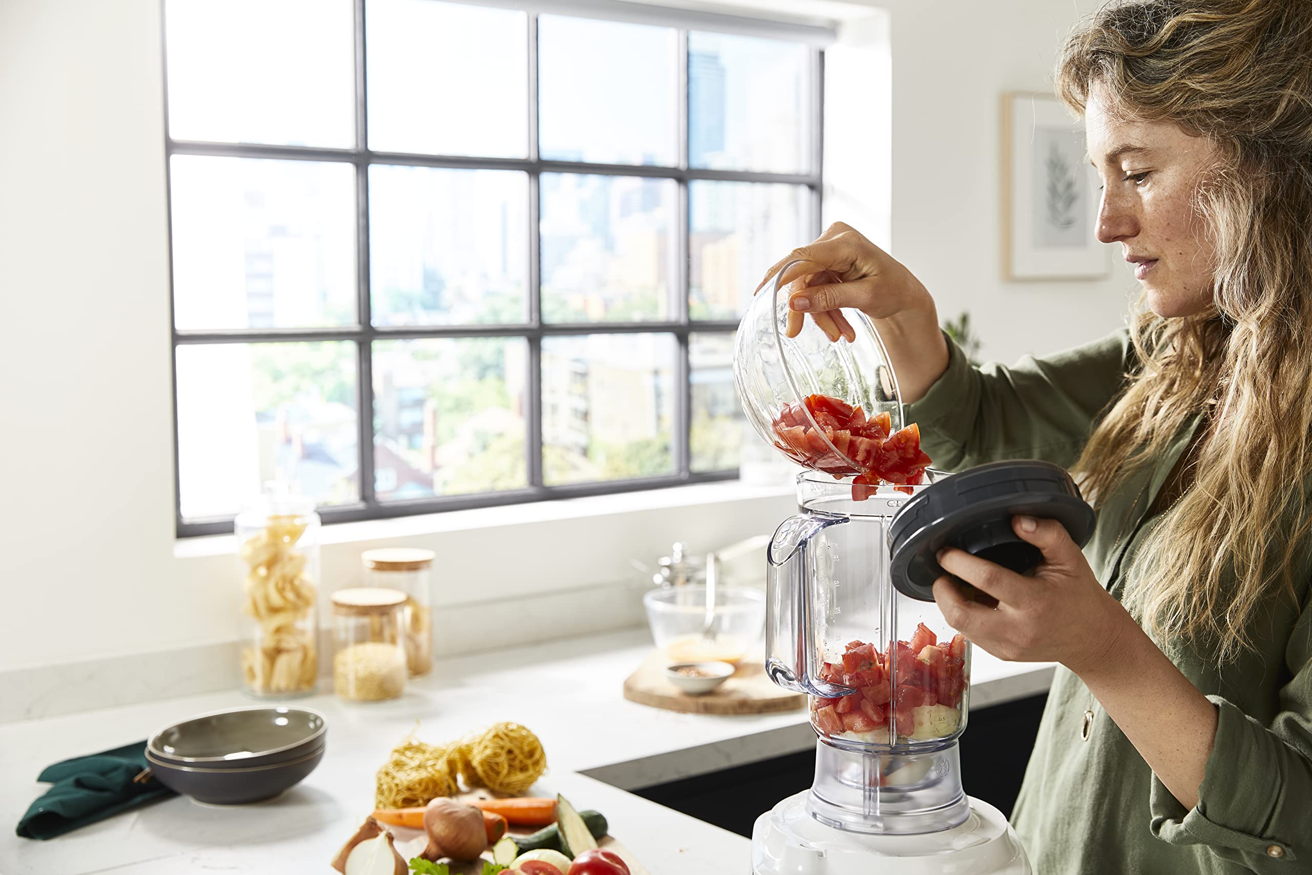 Kenwood Food Processor 1000W Multi-Functional With 3L Bowl, 2 Stainless Steel Disks, Blender, Grinder Mill, Whisk, Dough Maker Kenwood Food Processor 1000W Multi-Functional With 3L Bowl, 2 Stainless Steel Disks, Blender, Grinder Mill, Whisk, Dough Maker